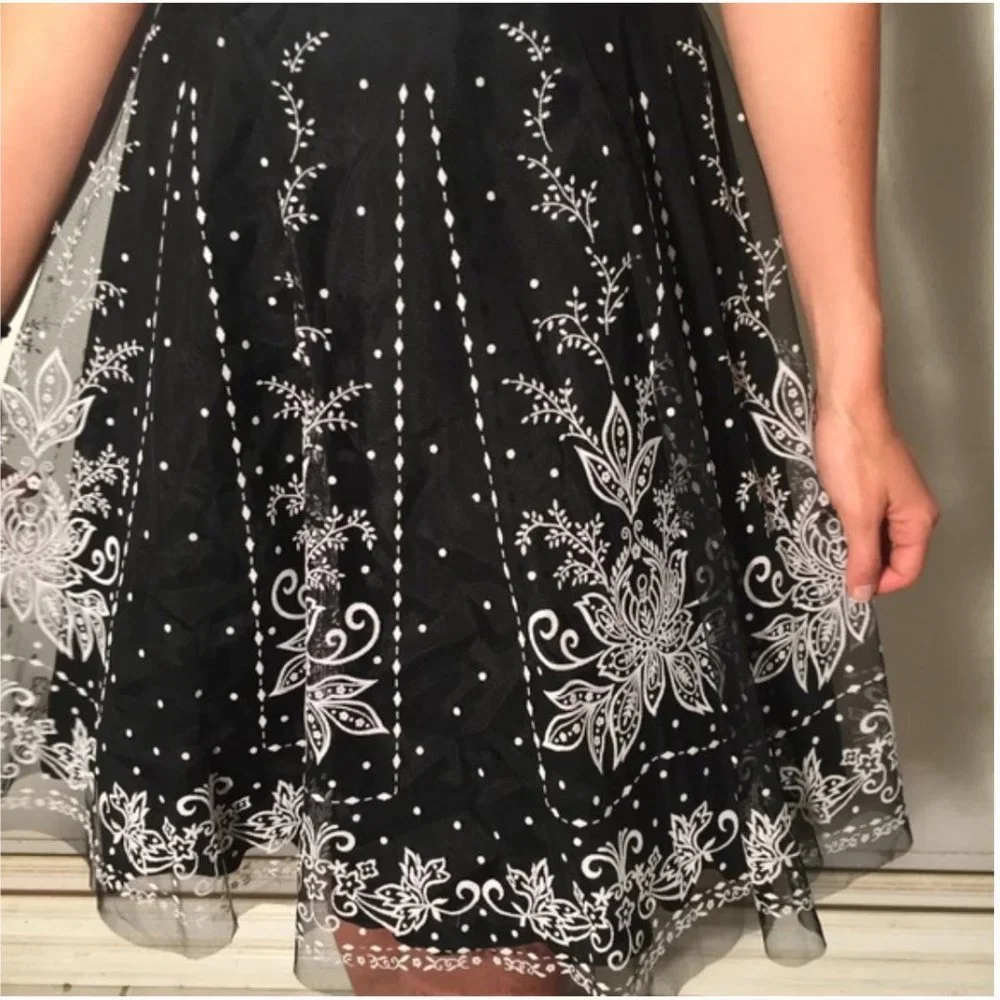 Blondie Nites Black/White Embellished Formal Dress - Picture 3 of 5